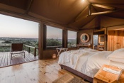 4* Hlosi Game Lodge - Amakhala Game Reserve Package (2 Nights)